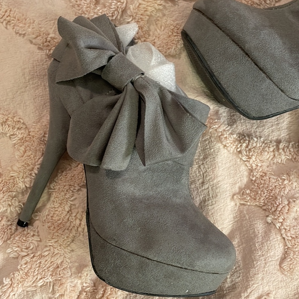 Gray Bows Ankle Booties - Picture 4 of 9